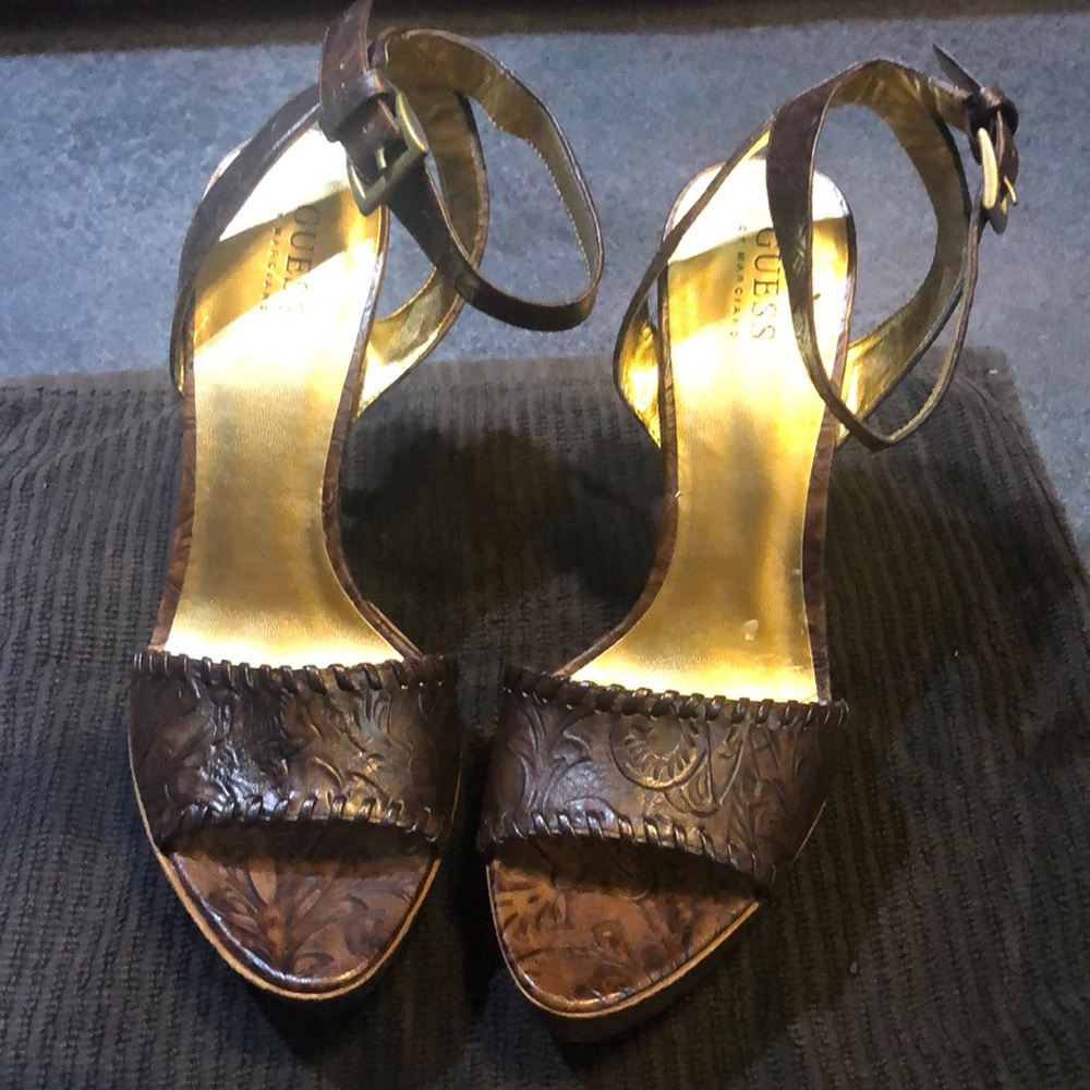 💋Hot embossed leather Guess platform heels